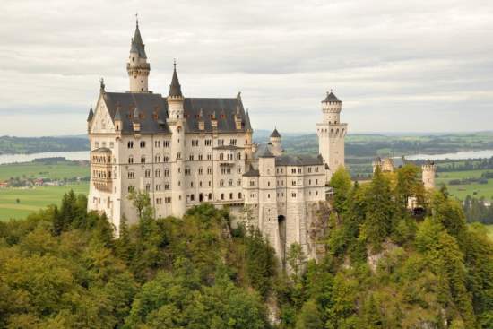 10 of the Most Beautiful Castles in the World